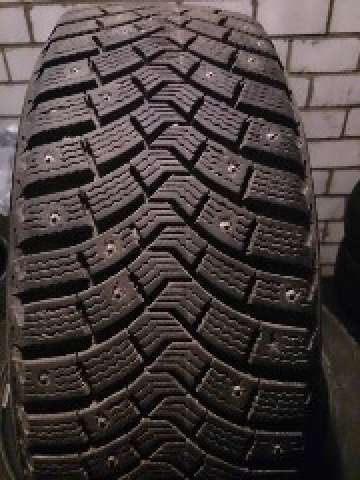 Winter studded Michelin X-ICE North 3 XIN3